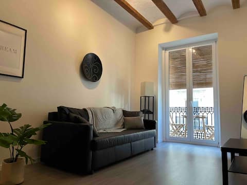 Propiedad de Airbnb exitosa: Charming renovated apartment in downtown Valencia. en Extramurs