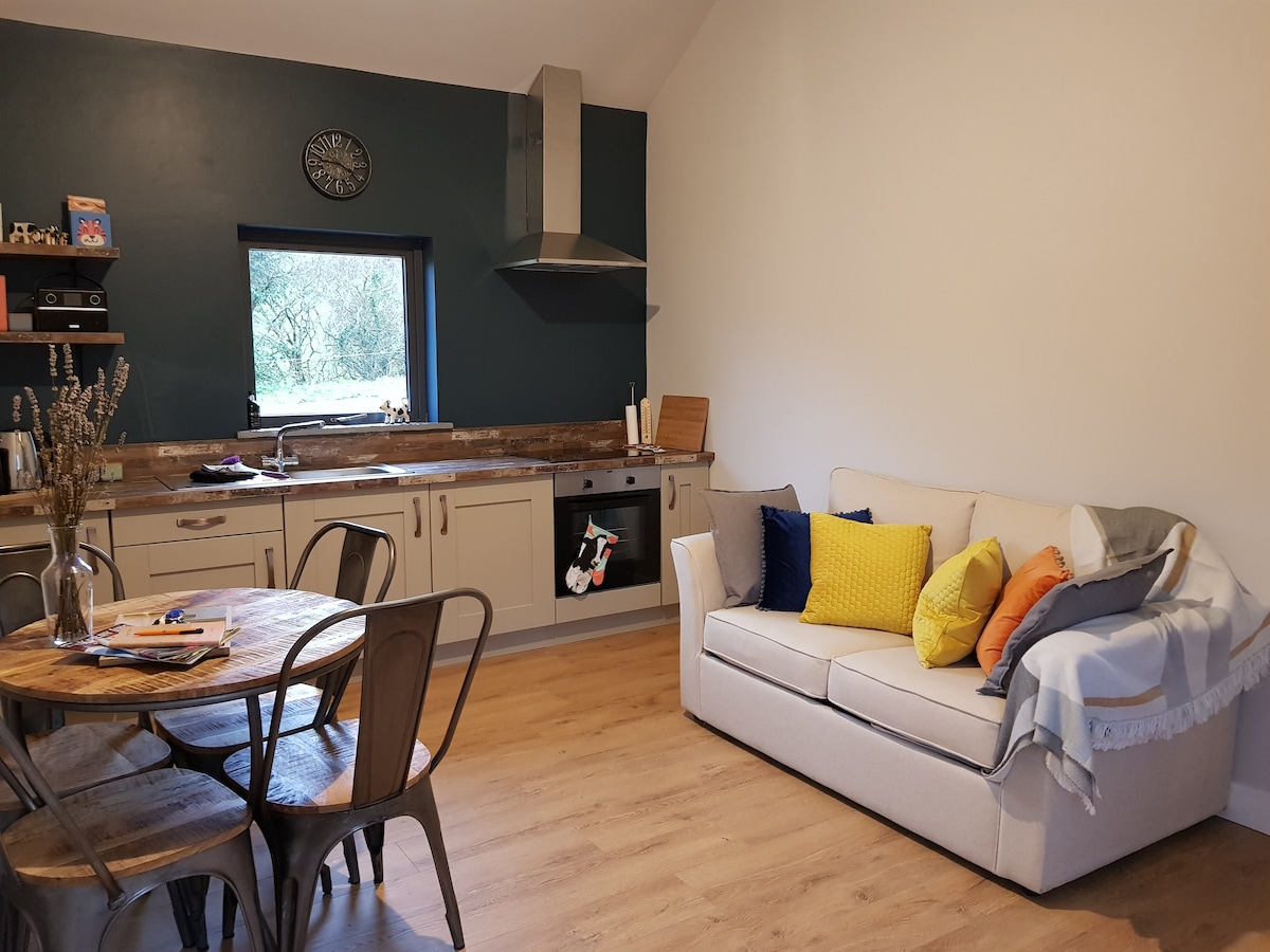 คอทเทจมีโซฟาเบดที่สะดวกสบาย 