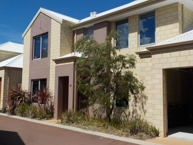 Serenity on the Terrace. 3 bed 2.5 bath. Townhouse