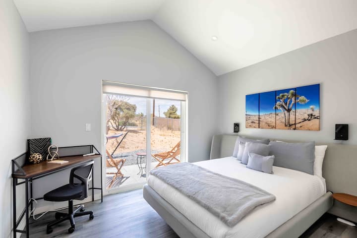 Vista dalla camera da letto e dallo spazio di lavoro