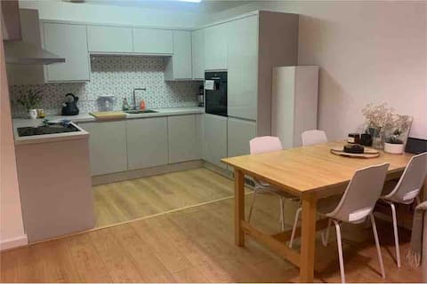 Top performing Airbnb: Cosy apartment in central location, free parking in Cambridgeshire