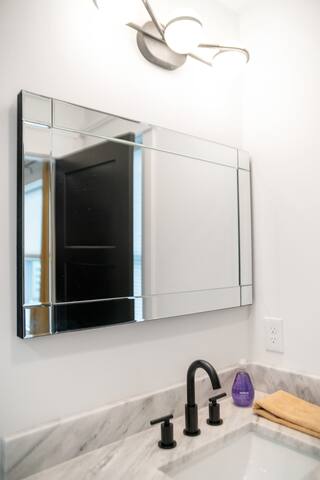 City Hideaway with Stunning Rooftop Escape #4 gallery image 2