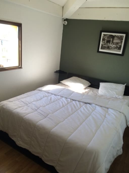 chambre situé a l'étage, pas de voisin au dessus