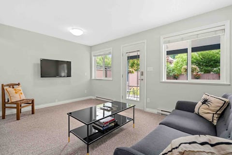 Successful Airbnb property: 1bdrm+office/2nd bdrm in Abbotsford