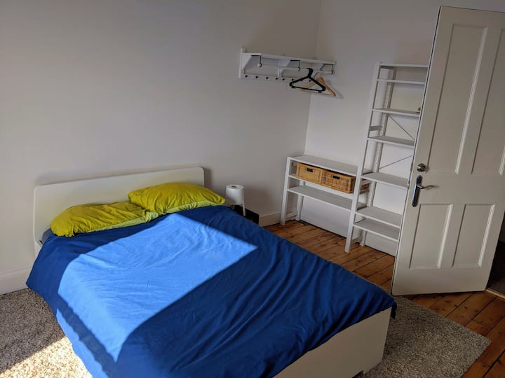 Chumba kikuu cha kulala chenye bafu ndani