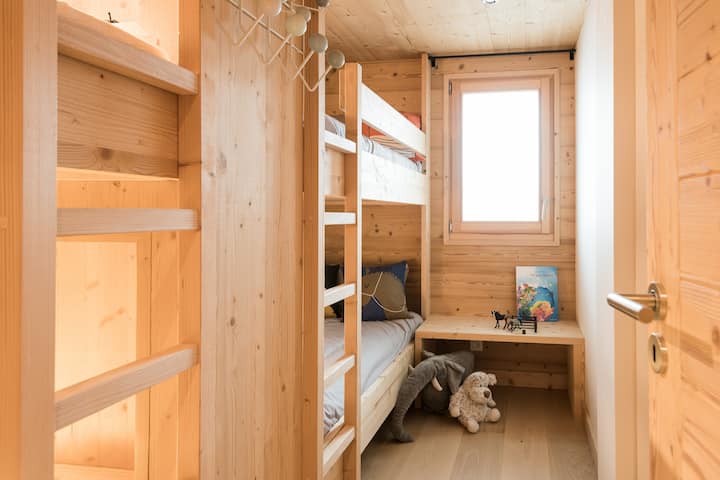 غرفة نوم للأطفال - أسرّة بطابقين لأربعة أشخاص - حمام مشترك ومرحاض