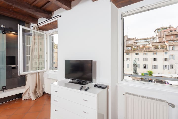 La Finestra su CAMPO de’ FIORI