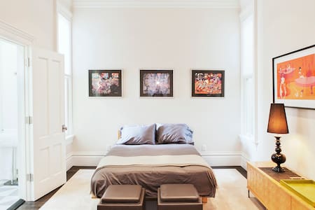 Upscale Private Ensuite Bed & Bath