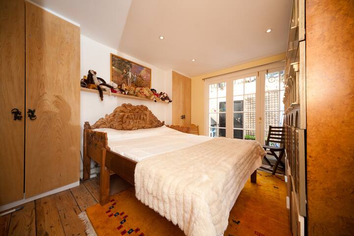 A Unique & Spacious Urban Sanctuary gallery image 5