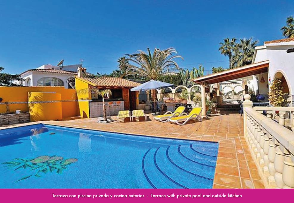 holiday villa in moraira