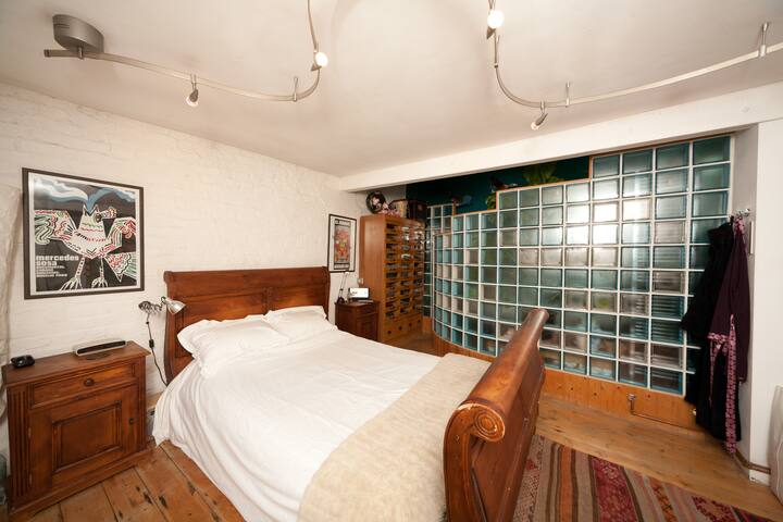 A Unique & Spacious Urban Sanctuary gallery image 3