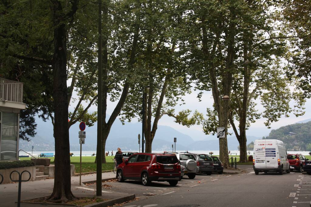 En bas de l'immeuble