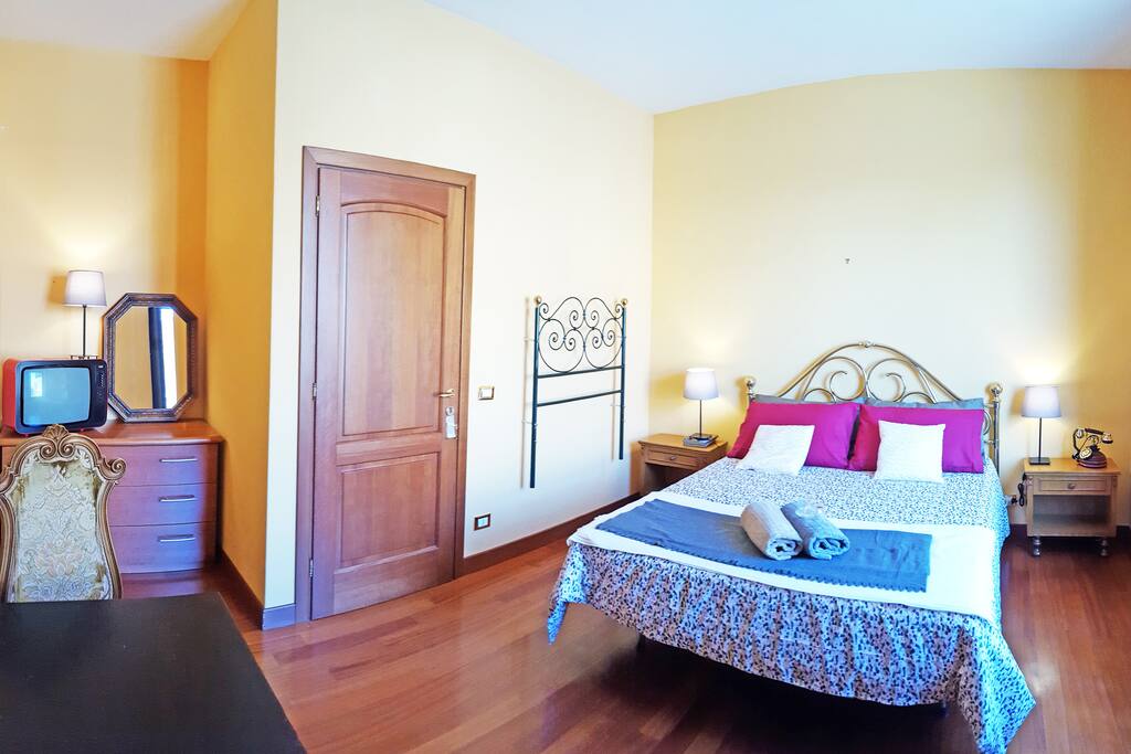 Your big room with view on Castel Sant' Angelo and Tiber bridges