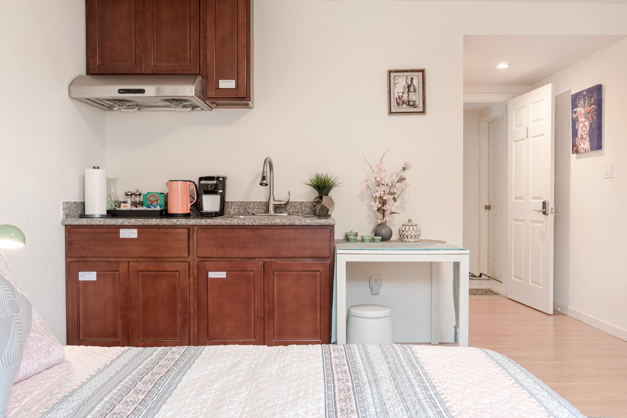 Relaxed 3B/2Ba Home with Private Parking - Image 9