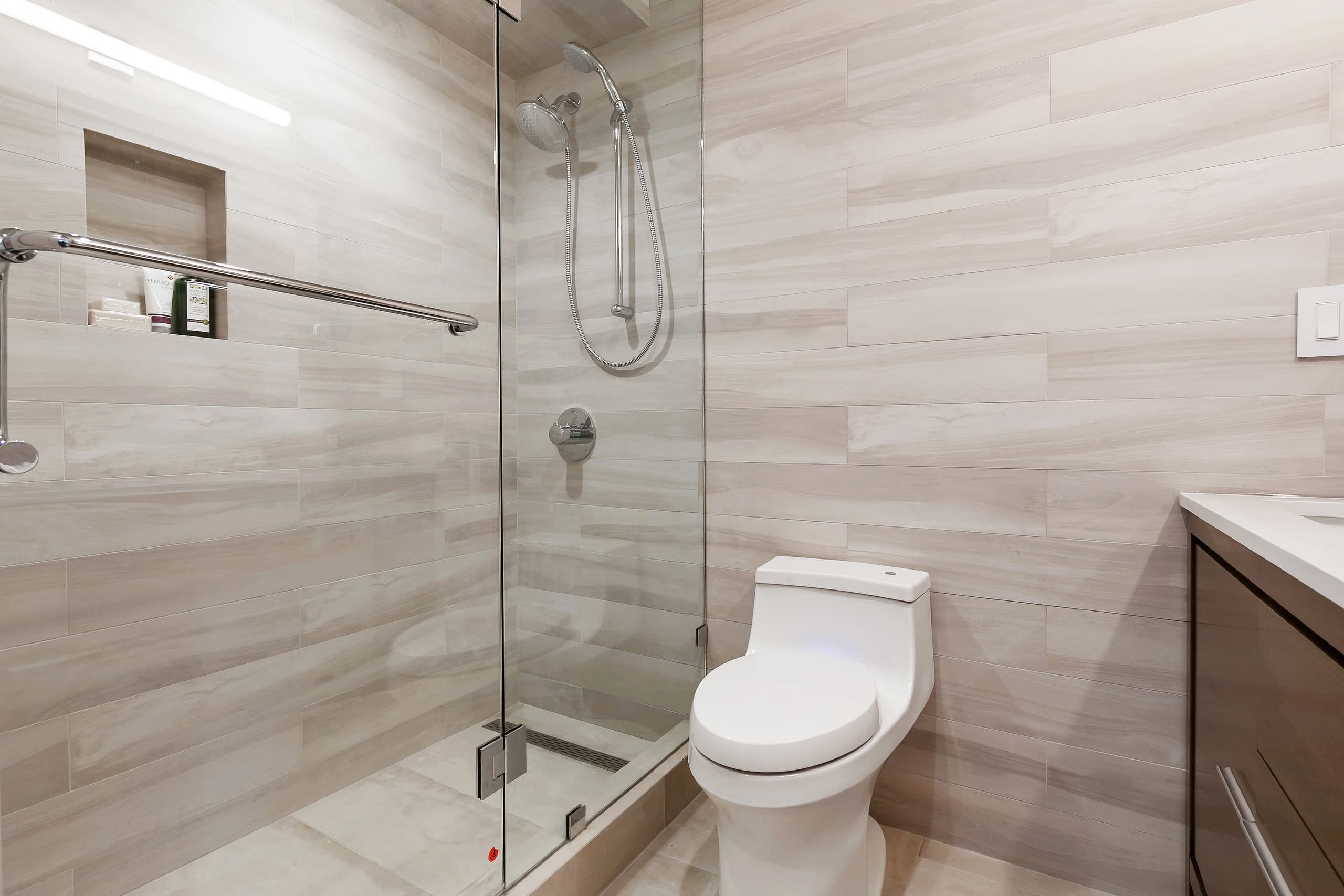 Home in San Francisco · ★4.9 · 3 bedrooms · 3 beds · 3 private baths - Image 39