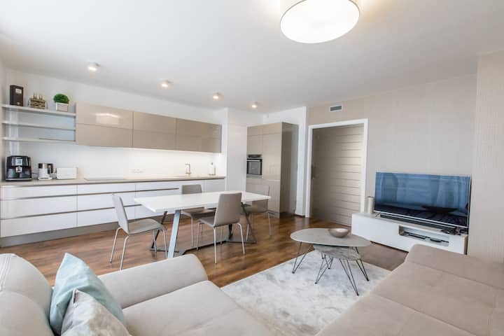 ★120m2 New Luxury Rooftop Living Center, Garage - Prague