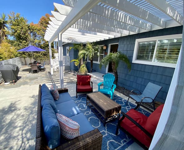 Crown Point New Remodeled A/C 2Blocks to the Bay!