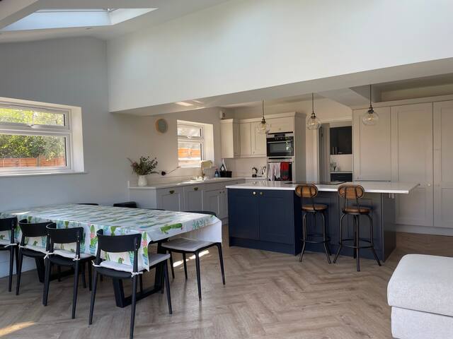 Family 3 bedroom home in a quiet neighbourhood gallery image 3