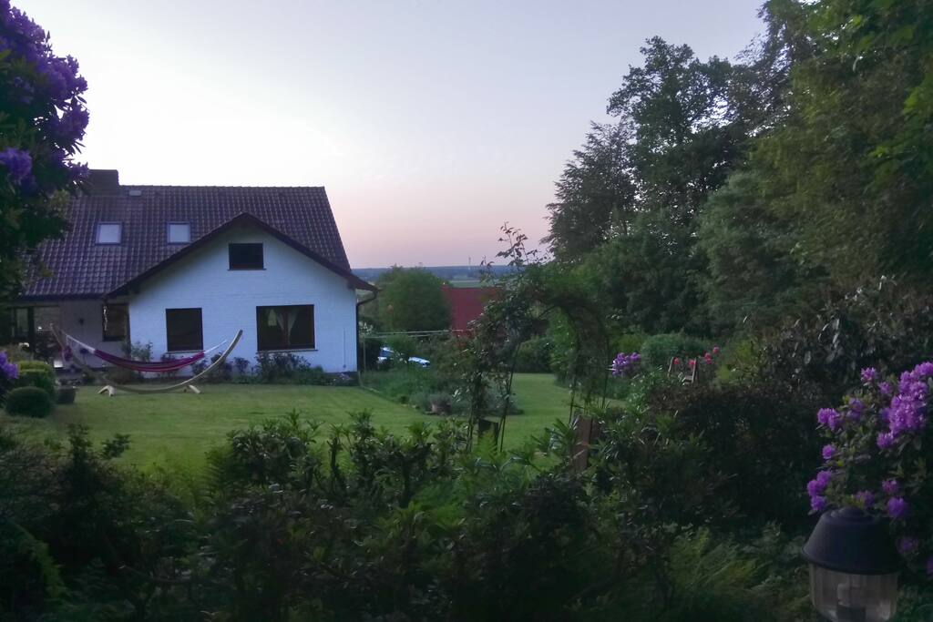 Unser Haus vom Wald aus gesehen! Dort steht auch noch eine gemütliche Gartenbude