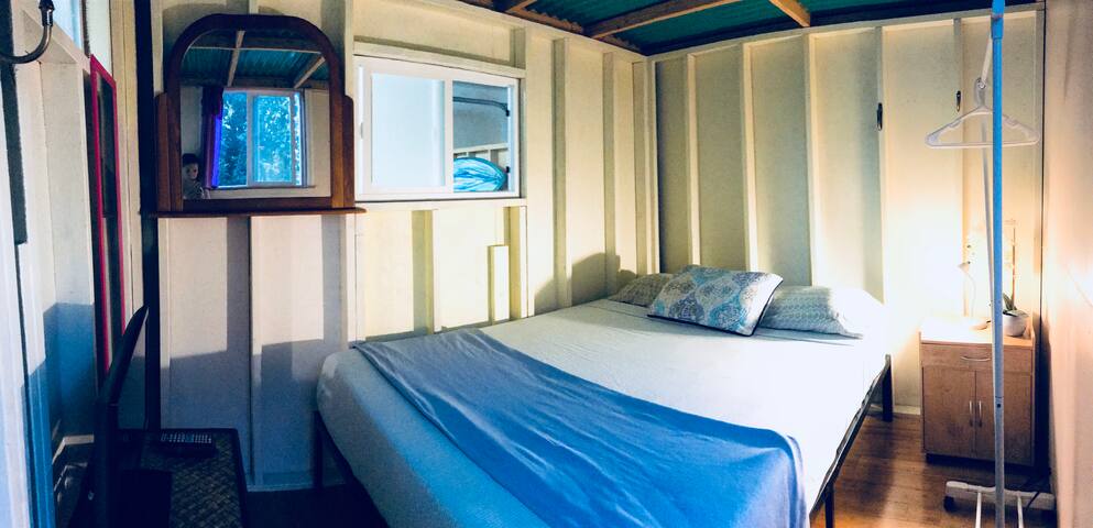 Small clean studio Sunset beach
