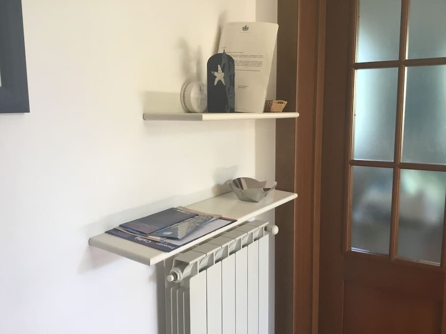 Mensola all'ingresso