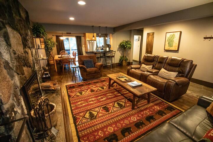 OFF SEASON RATES! Remodeled w/ BRAND NEW Spa!