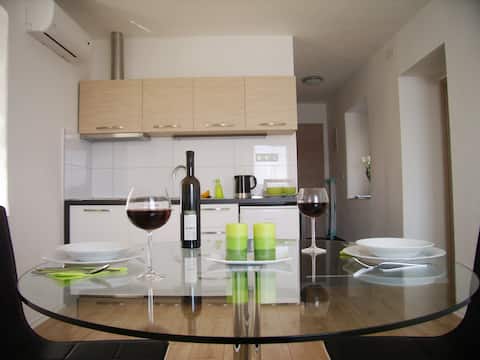 Successful Airbnb property: Apartment "LIFE 1"- Sibenik in Grad šibenik