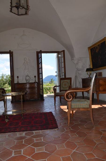 Salon avec ses caryatides