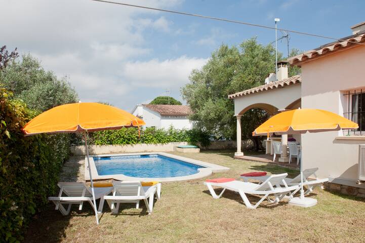 Lluna: house with private pool gallery image 3