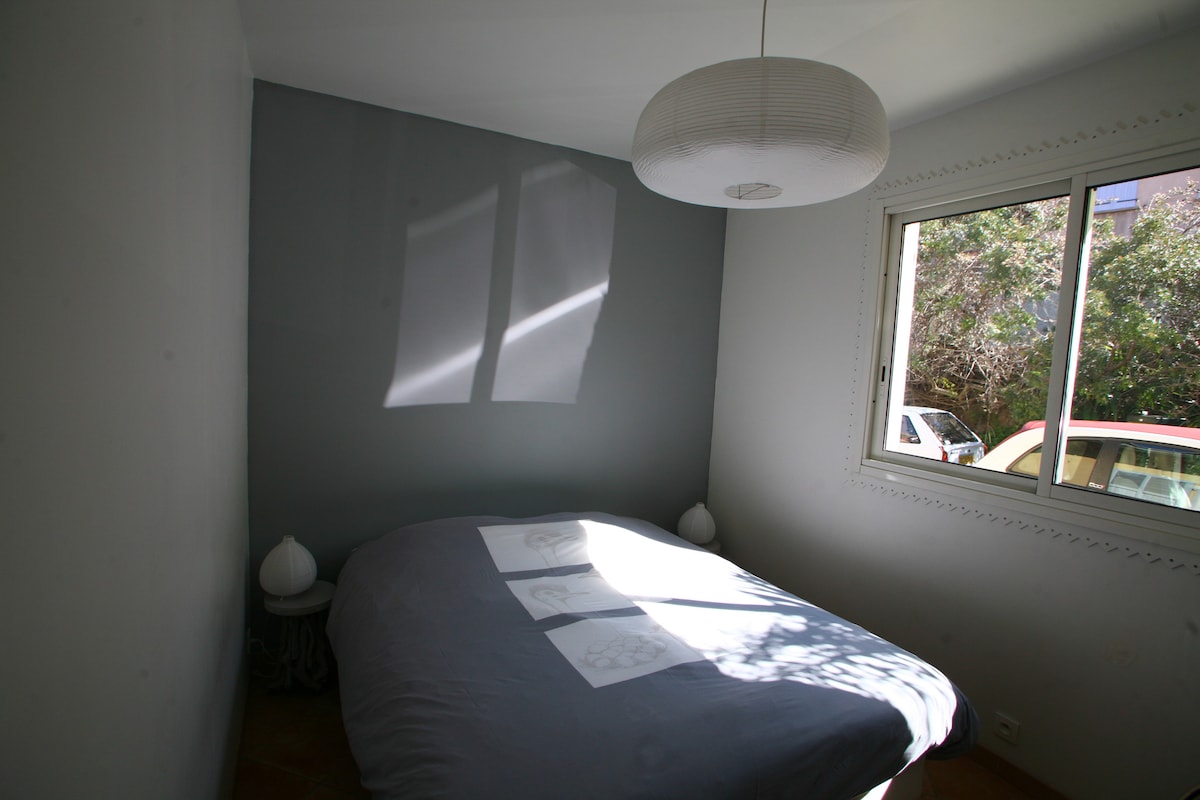 ห้องพักมีทั้งเตียงคู่หรือเตียงเดี่ยว 2 หลัง