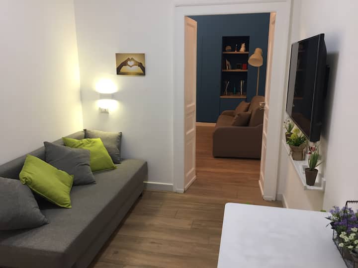 Il nostro comodo sofà con TV 50" 4k sempre con Netflix