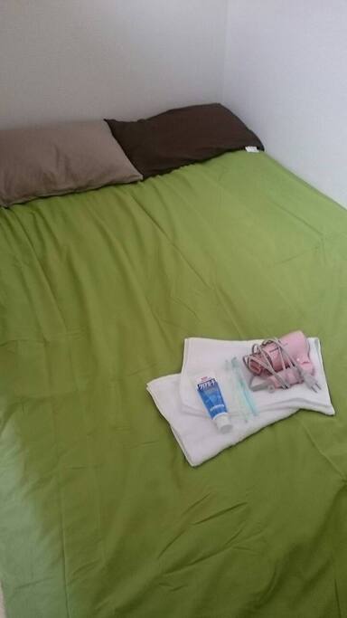 semi-double bed