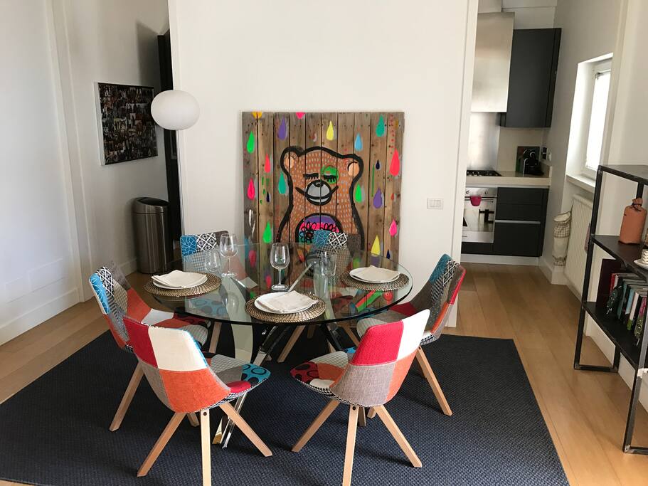 Spazio per mangiare pranzo o cena preparate nella cucina messa a disposizione
