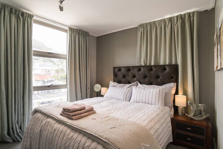 Fairmont – Beautiful Flat with Sea Views & Pool gallery image 5