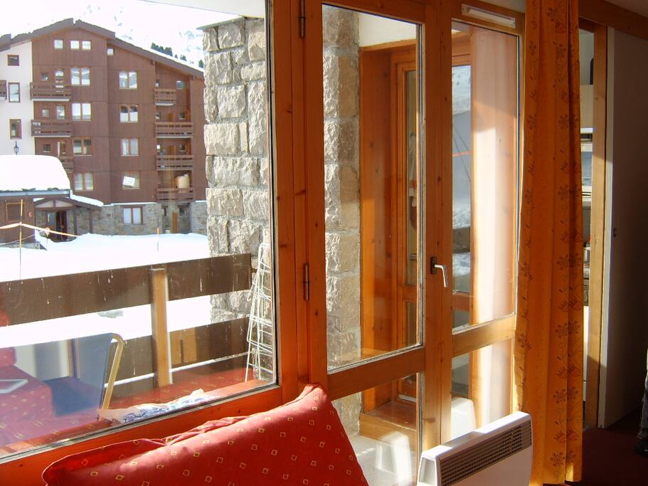 Salon donnant sur le balcon