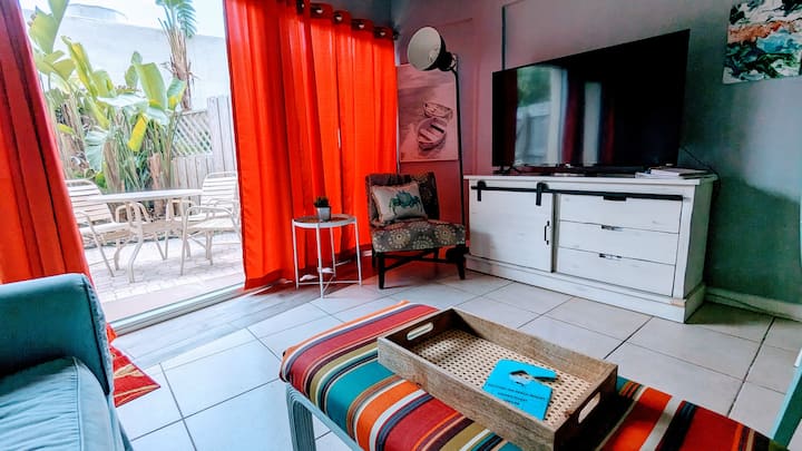 Beach Escape | King Bed | Walk To Everything! - Daytona Beach, FL