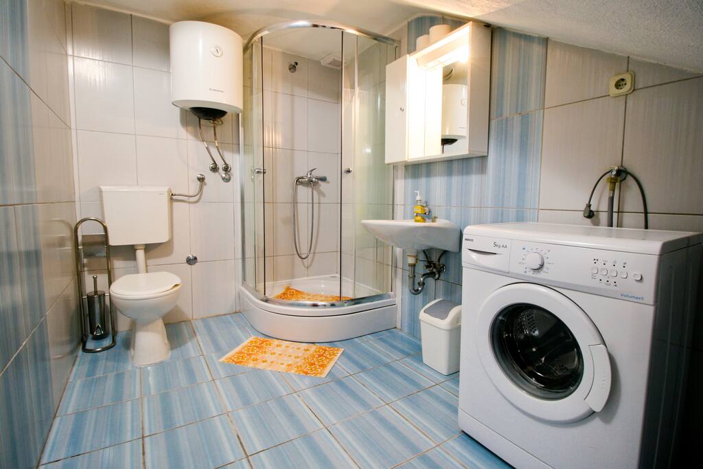 Apartman 1, kupaonica