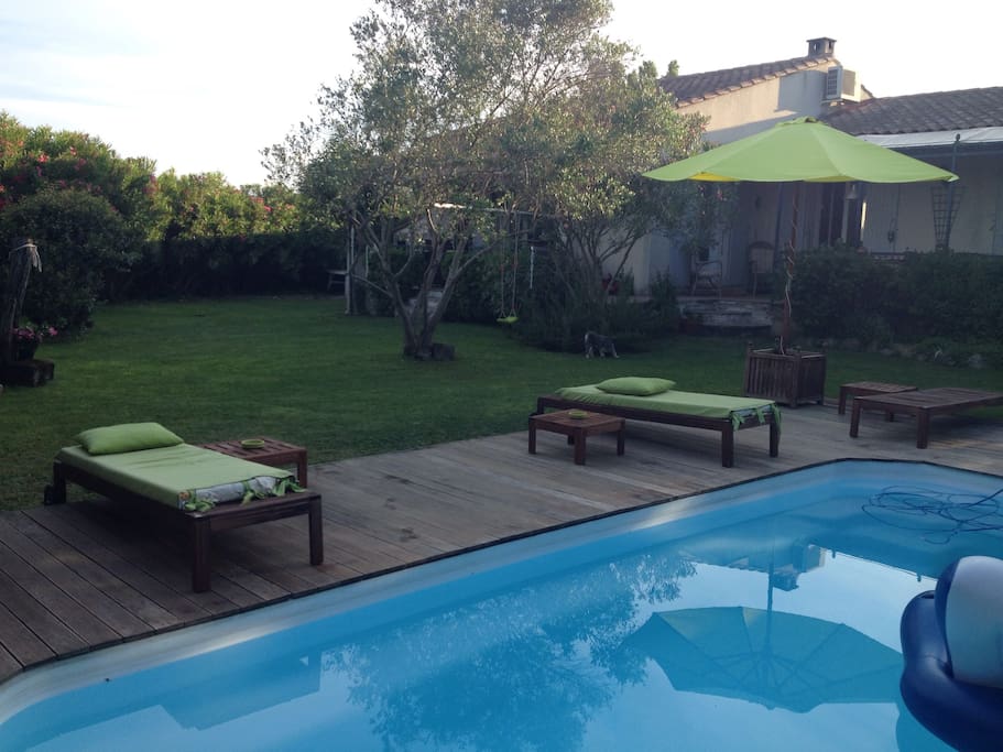 Jardin avec piscine sans vis à vis.