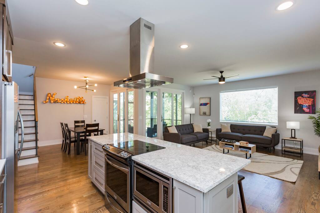 Wide Open Living area into 4 seasons porch