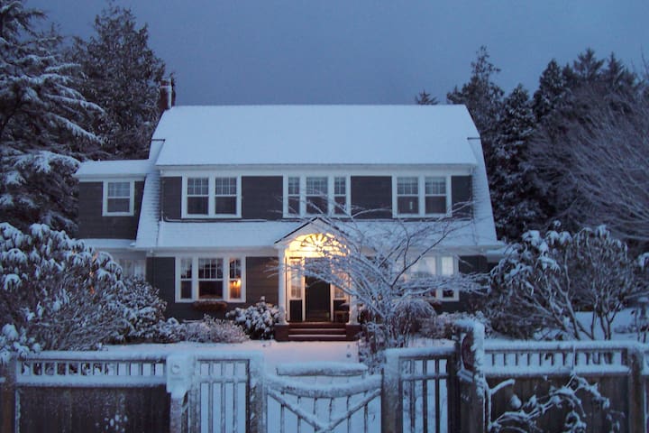 Charles Nelson Guest House