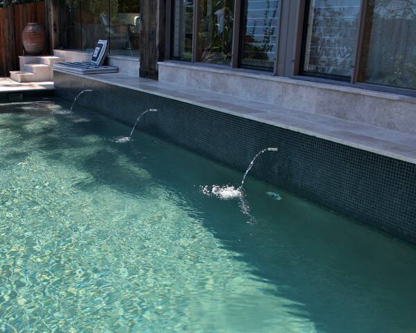 BEACH VILLA – VIEWS AND AMBIENCE gallery image 2