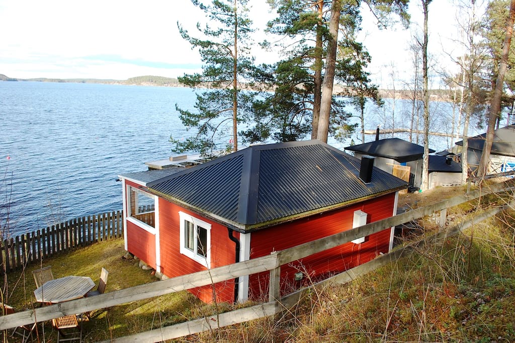 Cottage directly at the lake