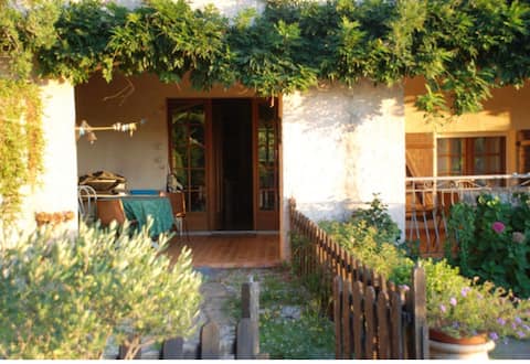 Airbnb performant: Detached house with views of nature à Belgodère