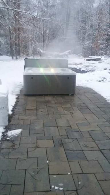 7 person hot tub on HEATED stones - so there's NEVER snow or ice between you and the porch door!