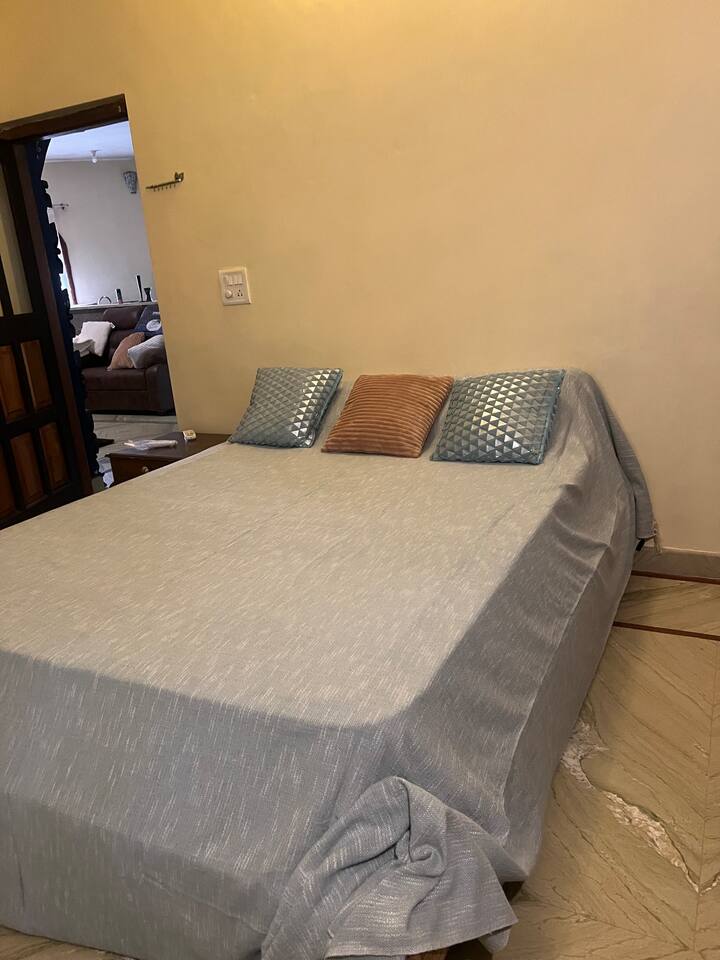 Bedroom 2 image 4
