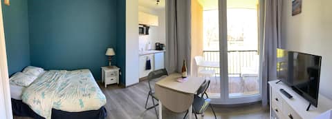 Propriété Airbnb réussie: Studio with pool near Honfleur à Équemauville