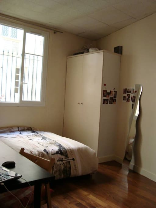 Chambre à disposition avec Lit 2 places, Armoire, bureau