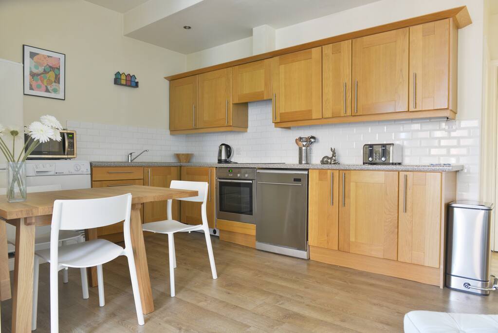Living/ Kitchen/ Diner seats up to 6
