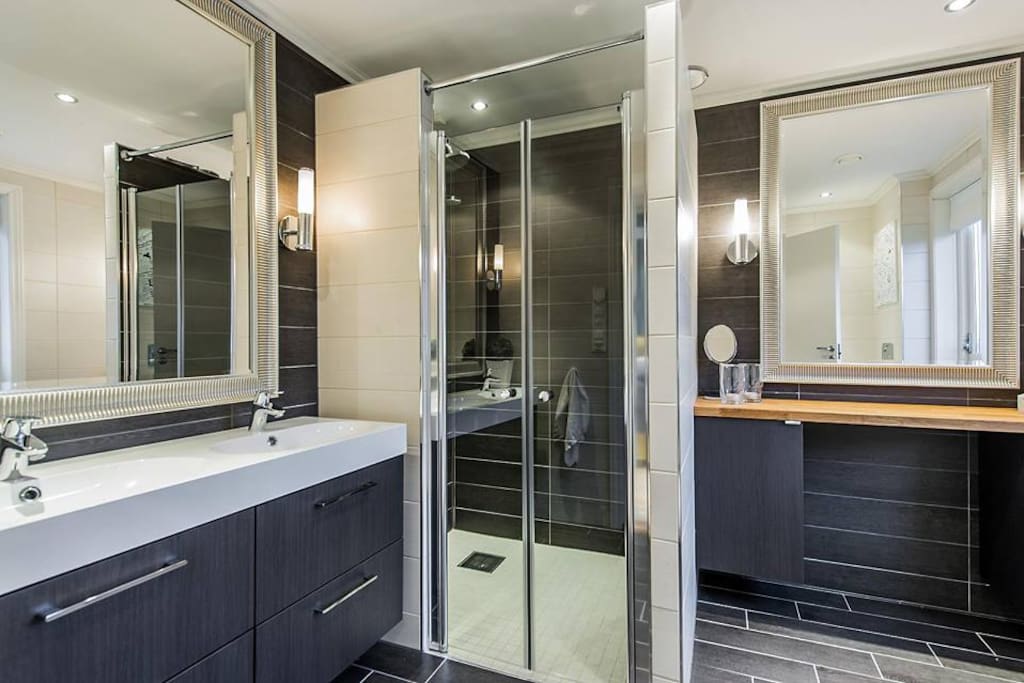 Bathroom 1st floor