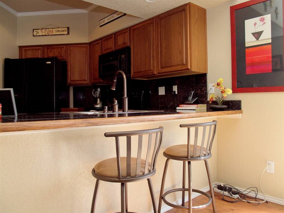 Inverness 305-Breakfast Bar